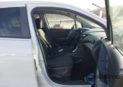 2021 Chevrolet Trax Fwd Ls z USA, uszkodzony, nr VIN KL7CJKSB2MB302241